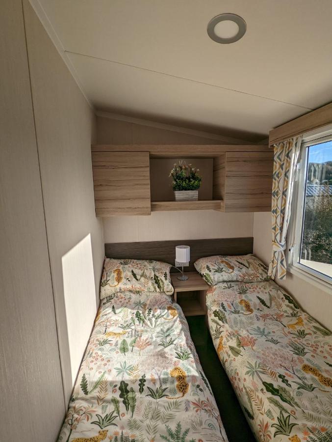 Отель Sleeps 6 Modern And Bright Caravan Littlesea Haven Уэймут Экстерьер фото