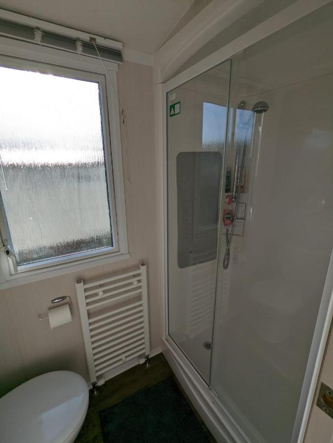 Отель Sleeps 6 Modern And Bright Caravan Littlesea Haven Уэймут Экстерьер фото