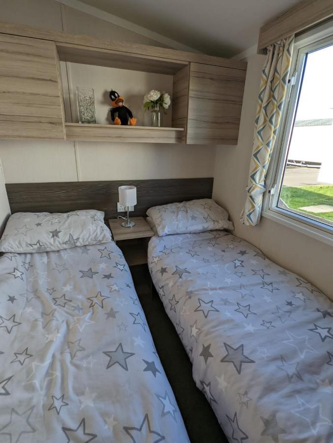 Отель Sleeps 6 Modern And Bright Caravan Littlesea Haven Уэймут Экстерьер фото